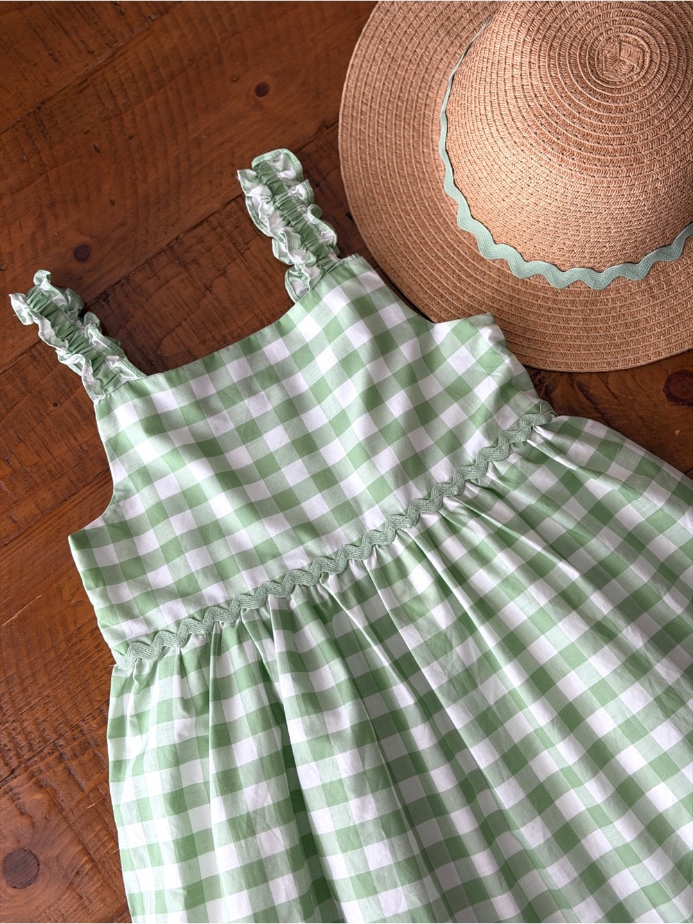 Green and White Gingham girls Dress with matching hat - Picture 7 of 10